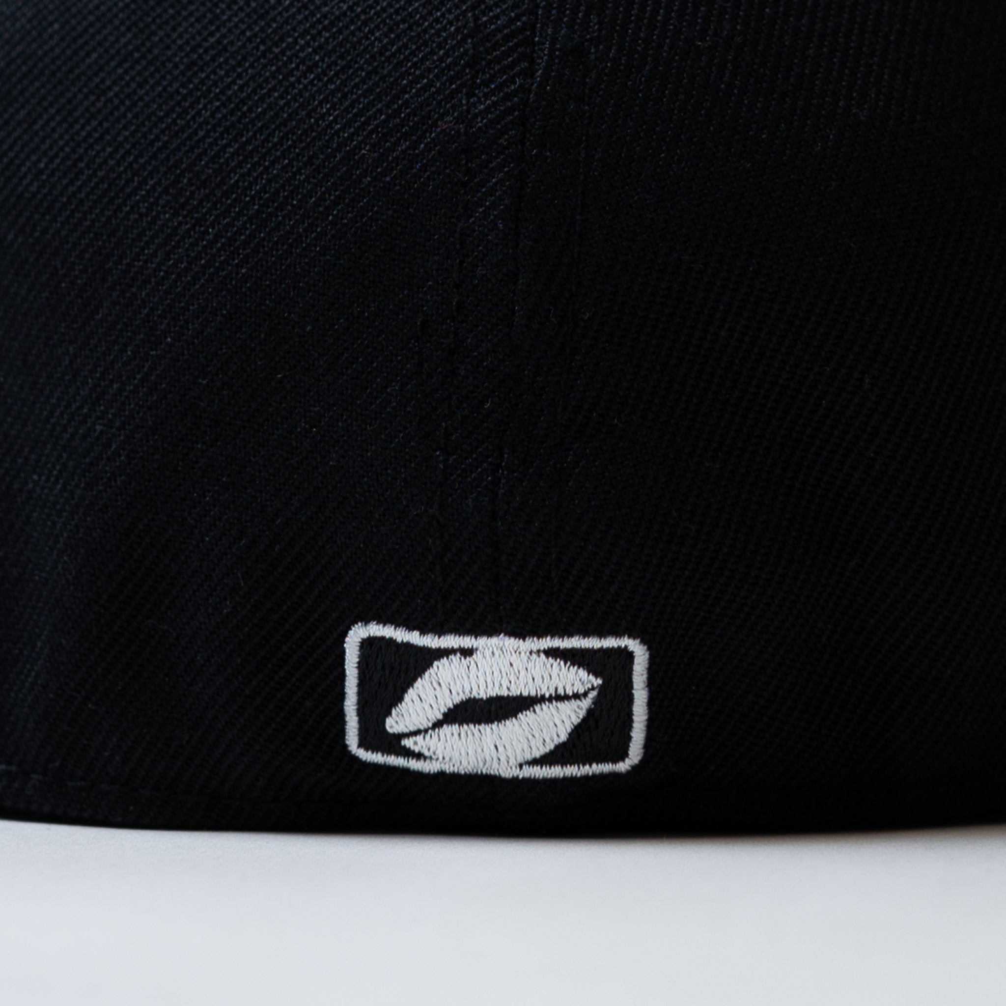 BLACK PRETTYBOY FITTED